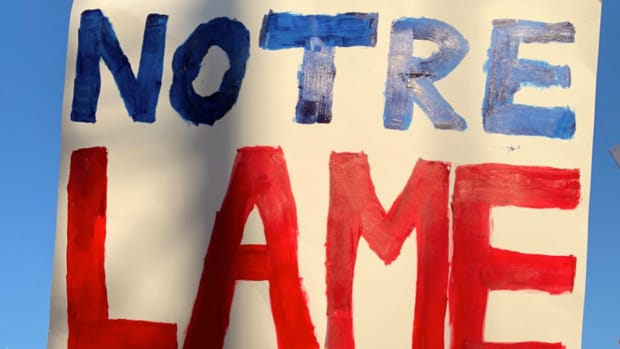 espn-gameday-signs-georgia-notre-dame.jpg